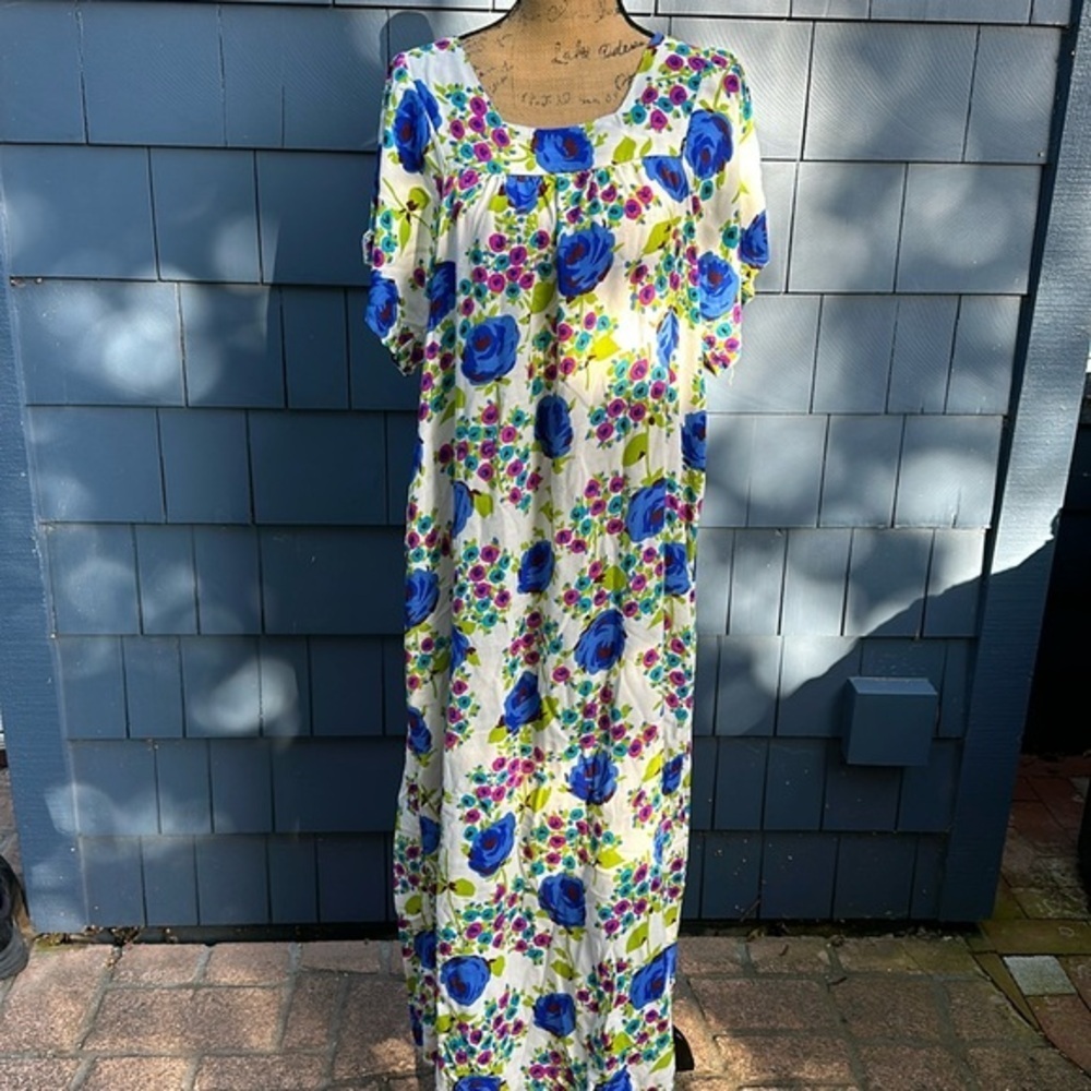 💙🩵💚Vintage, gorgeous floral, handmade caftan dress maxi mumu white blue
